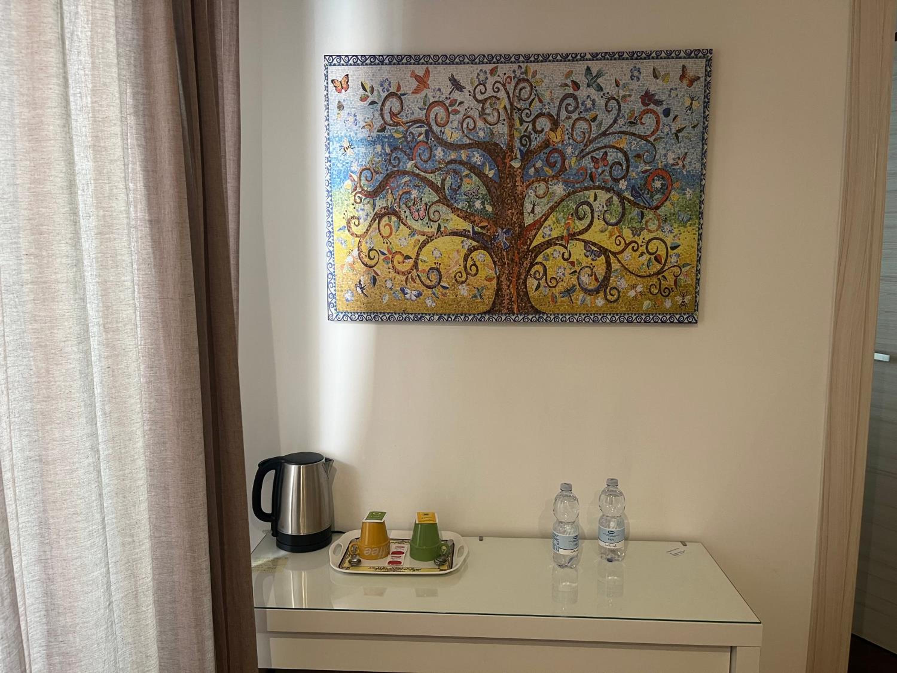 Anastasio Vatican Rooms G H