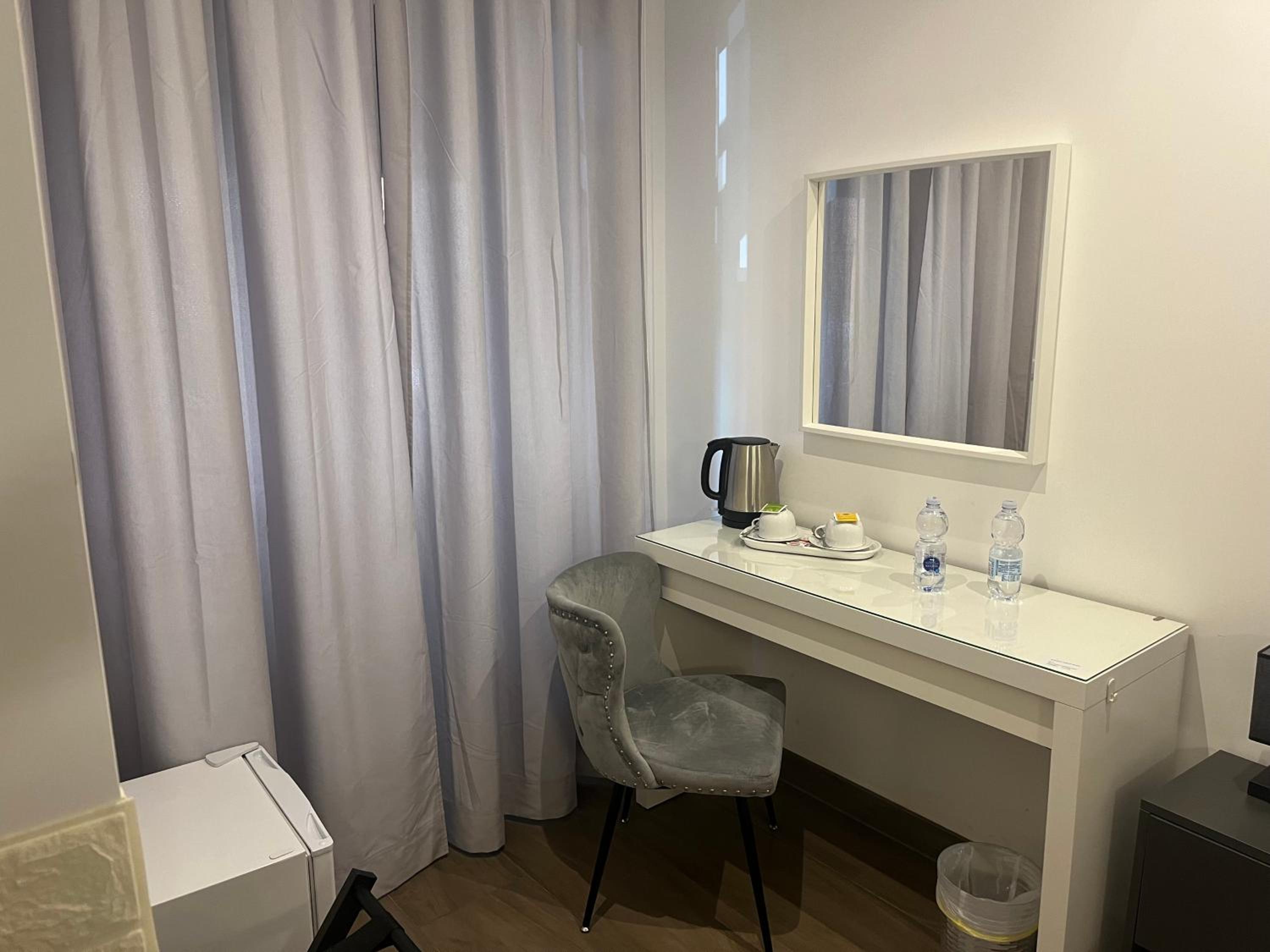 Anastasio Vatican Rooms G H