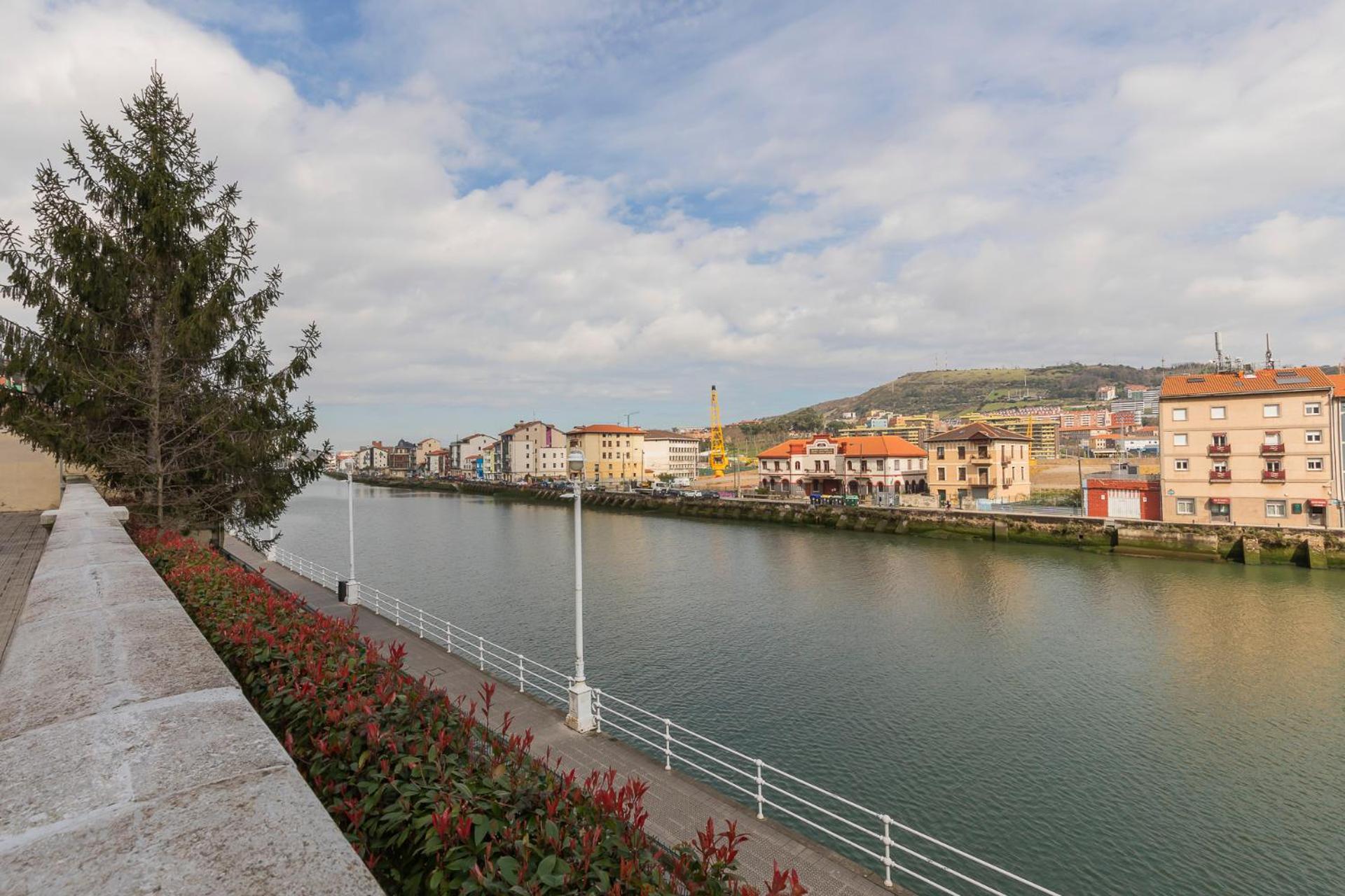 AkomodaT en apartamento luminoso junto al paseo de la ría