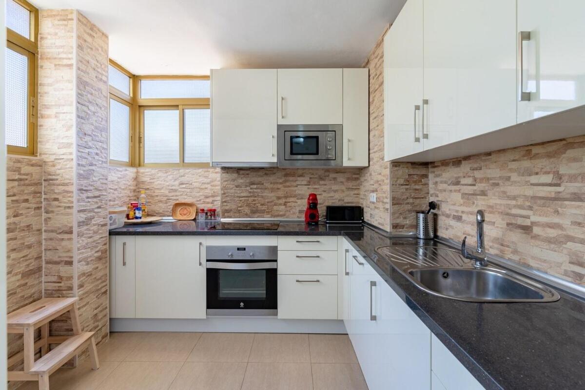 3 bedroom apt close to the beach view 2