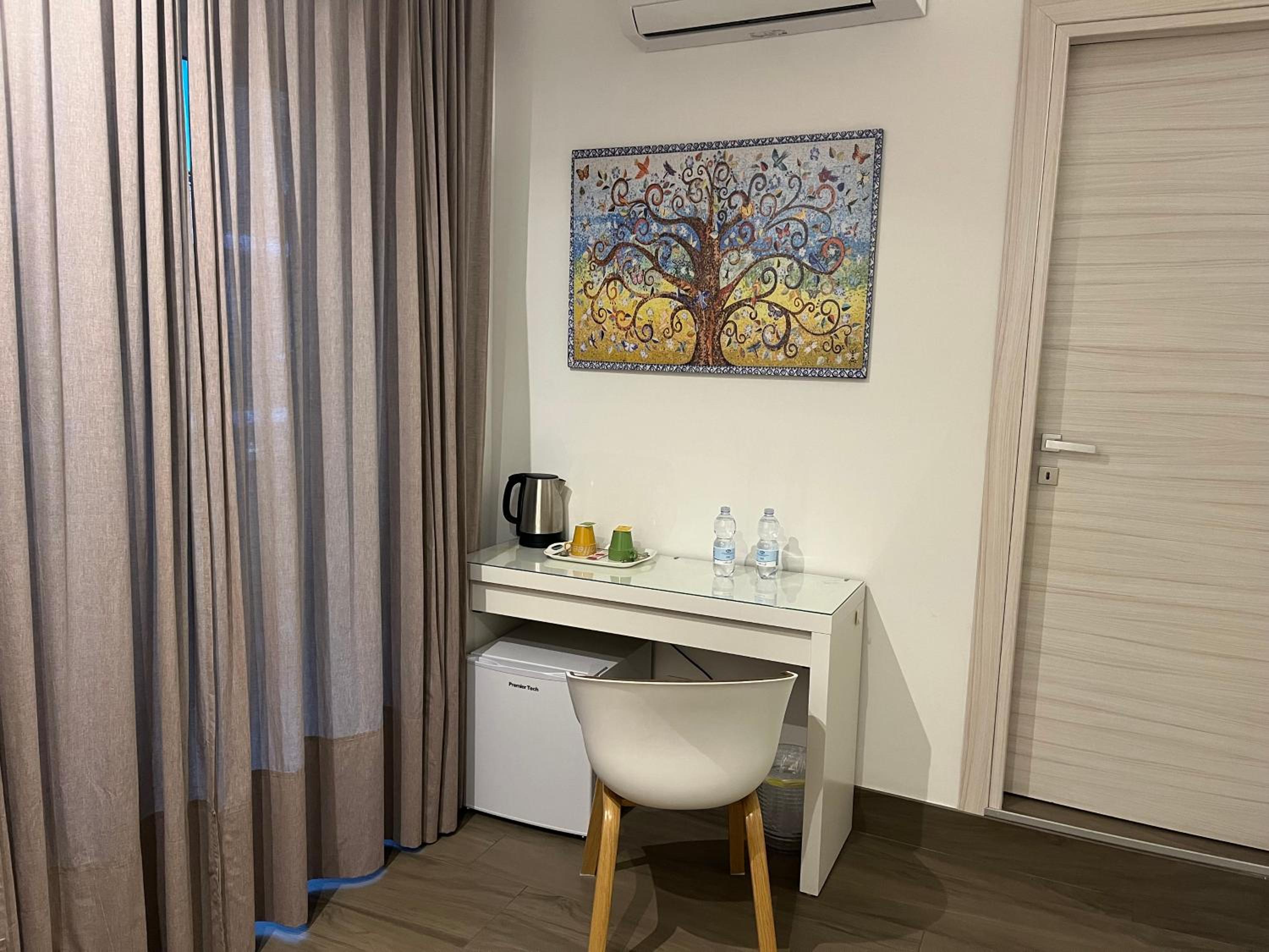 Anastasio Vatican Rooms G H