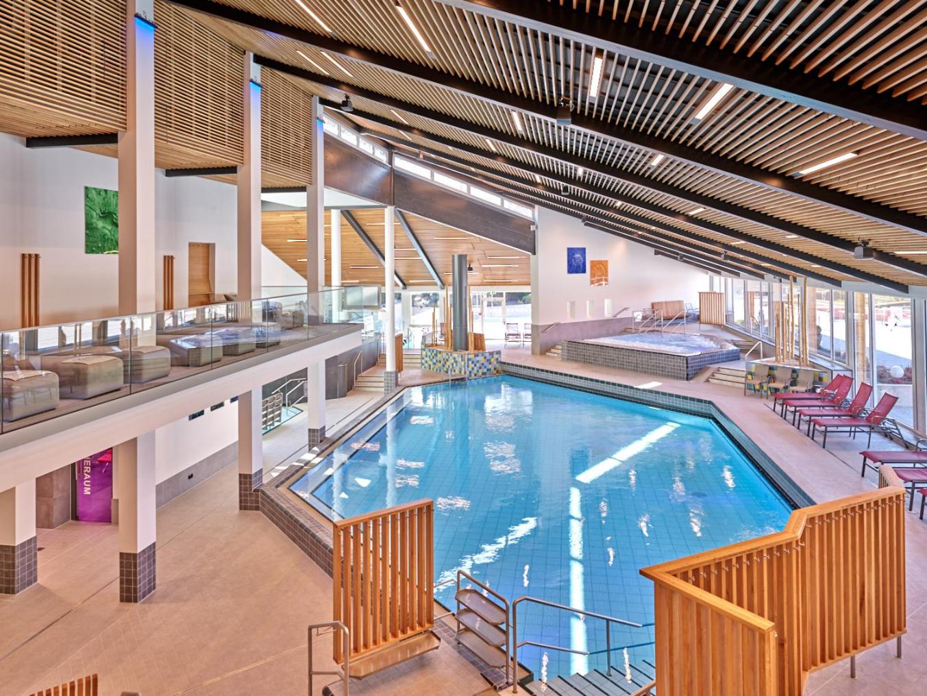 FeWo 20 - Appartement im Rottalblick - YoungModern wohnen mit Bademantelgang zur Therme, TV, Balkon und persönlichem Gästeempfang von Astarte Estate