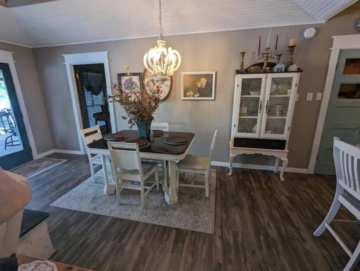 Leesville Vacations - Robbins Nest- inactive - Property Image 4