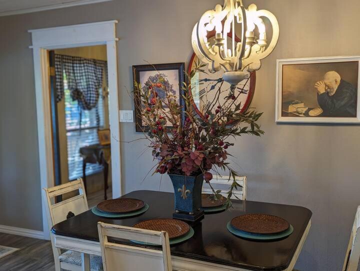 Leesville Vacations - Robbins Nest- inactive - Property Image 3