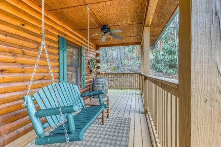 Rustic Cabin with Hot Tub, Large Deck & Game Room Two King Suites and Loft Game Room Bunks, 10 Mins to Gatlinburg, 20 Mins to Parkway Great for Families, 2 view 3