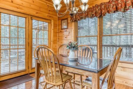 Rustic Cabin with Hot Tub, Large Deck & Game Room Two King Suites and Loft Game Room Bunks, 10 Mins to Gatlinburg, 20 Mins to Parkway Great for Families, 2 view 4