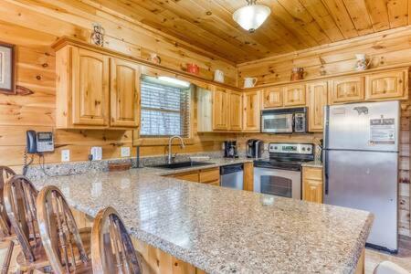 Rustic Cabin with Hot Tub, Large Deck & Game Room Two King Suites and Loft Game Room Bunks, 10 Mins to Gatlinburg, 20 Mins to Parkway Great for Families, 2 view 5