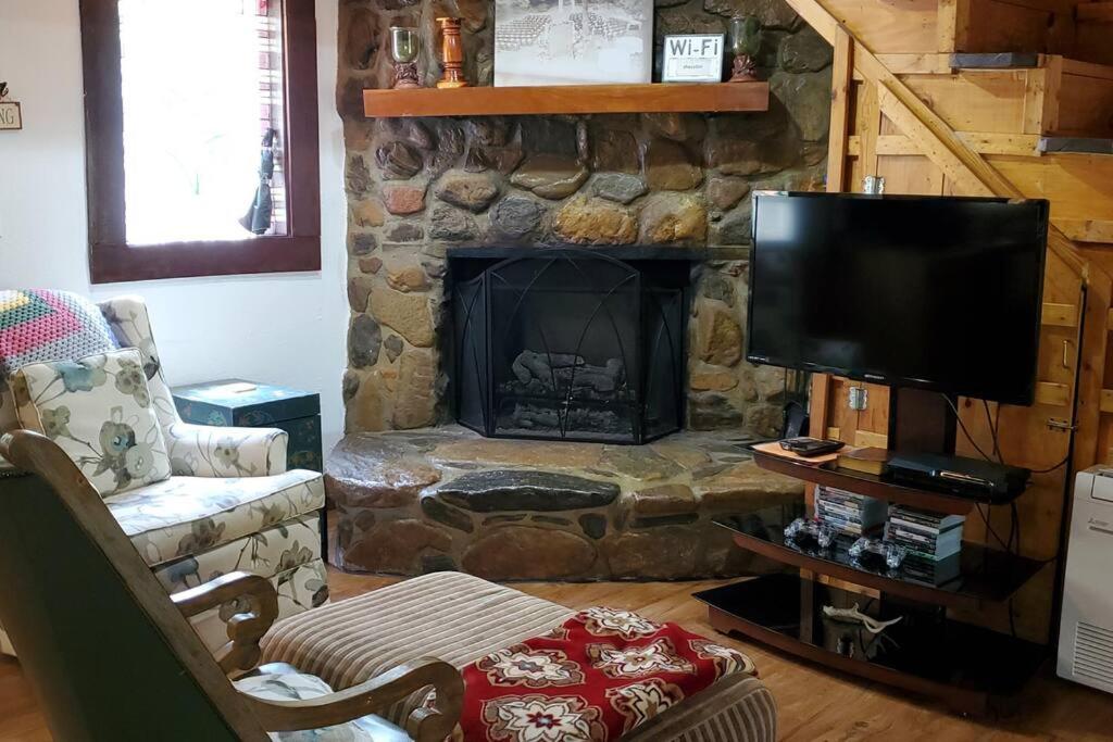 Waterwheel Cabin by the Creek view 5