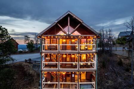 Dog Friendly Cabin, Hot Tub, 10 Mins to Dollywood , 3 Decks with Views, Sleeps 10, Near Parkway and Smoky Mountains, Cozy Living Space, 24H Support view 2