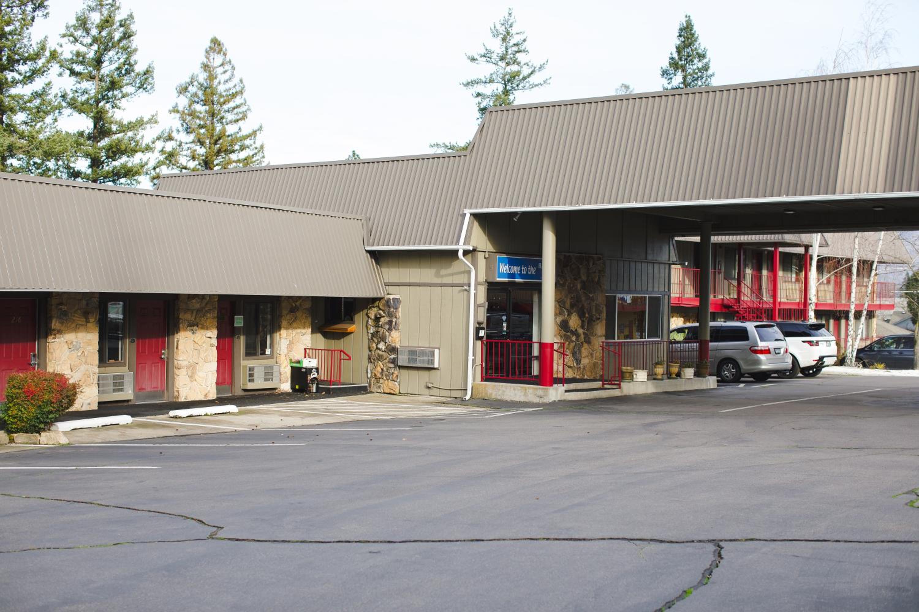 Ashland Vacations - Flagship Inn of Ashland - Property Image 15