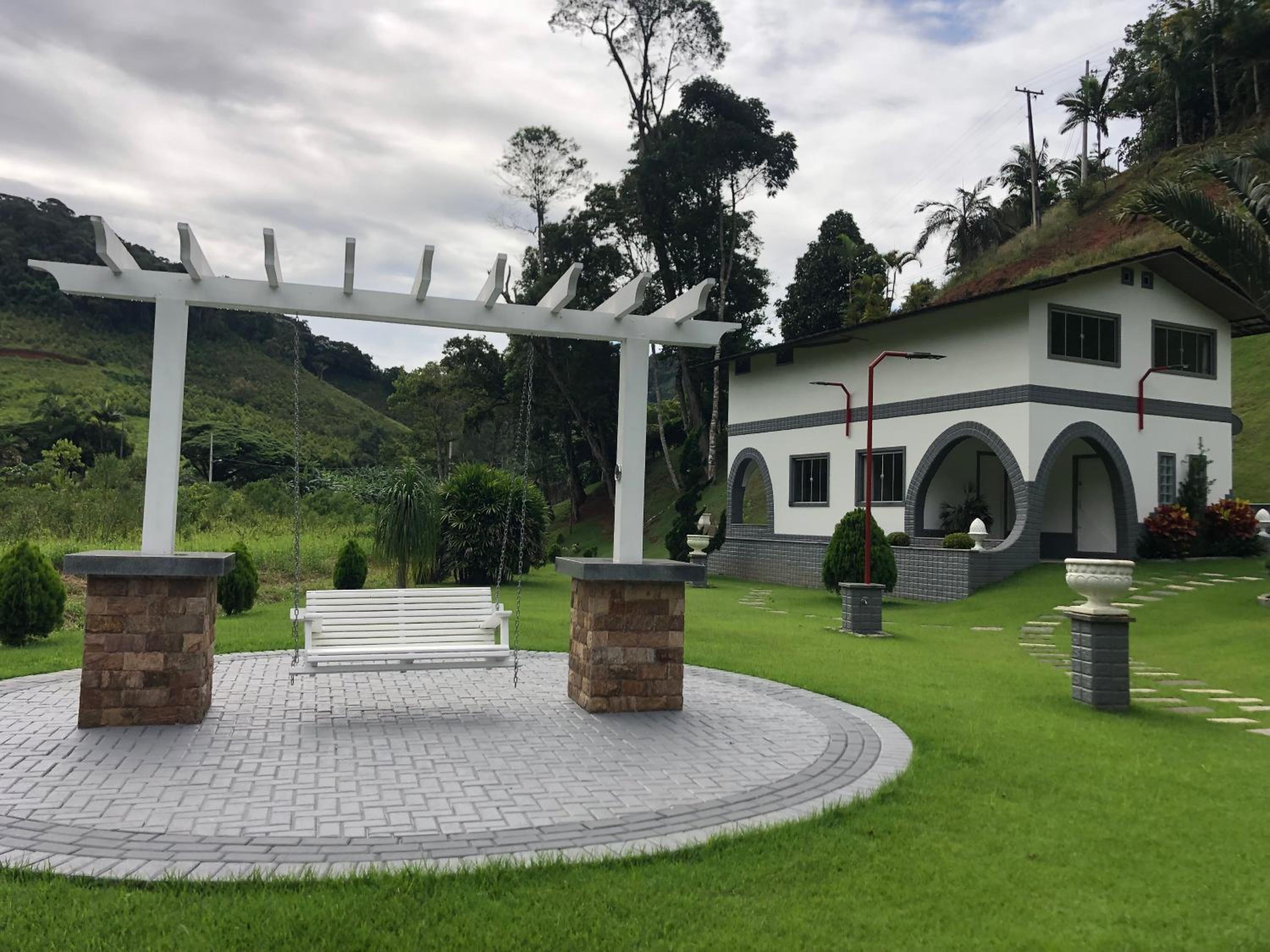 Sitio com Lazer Completo em Marechal Floriano, Piscina, Sauna, Jacuzzi e Lago - Estrada Calçada a 200 metros da Rua Principal