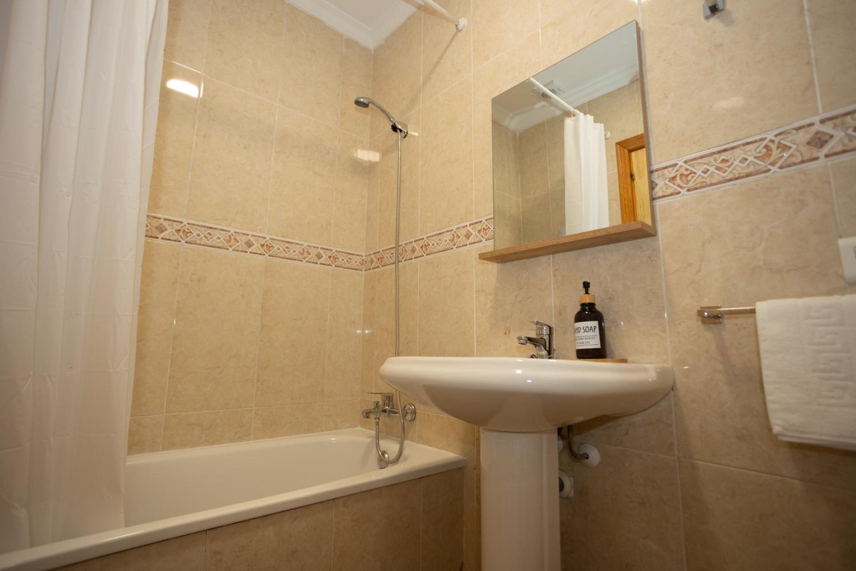 Naim Guest House Nerja