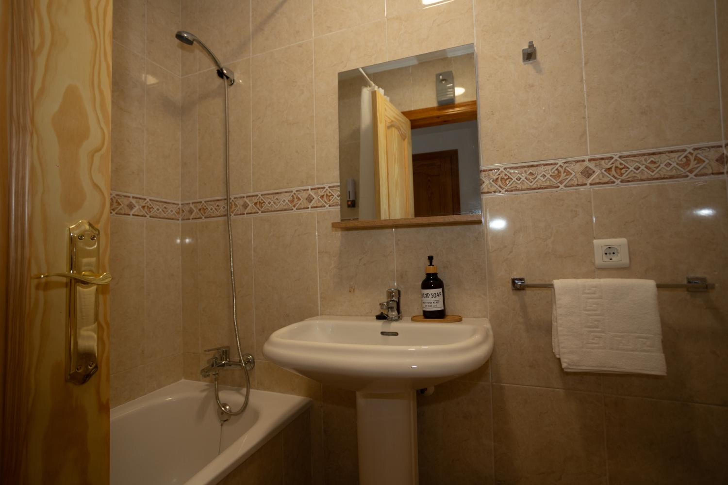 Naim Guest House Nerja