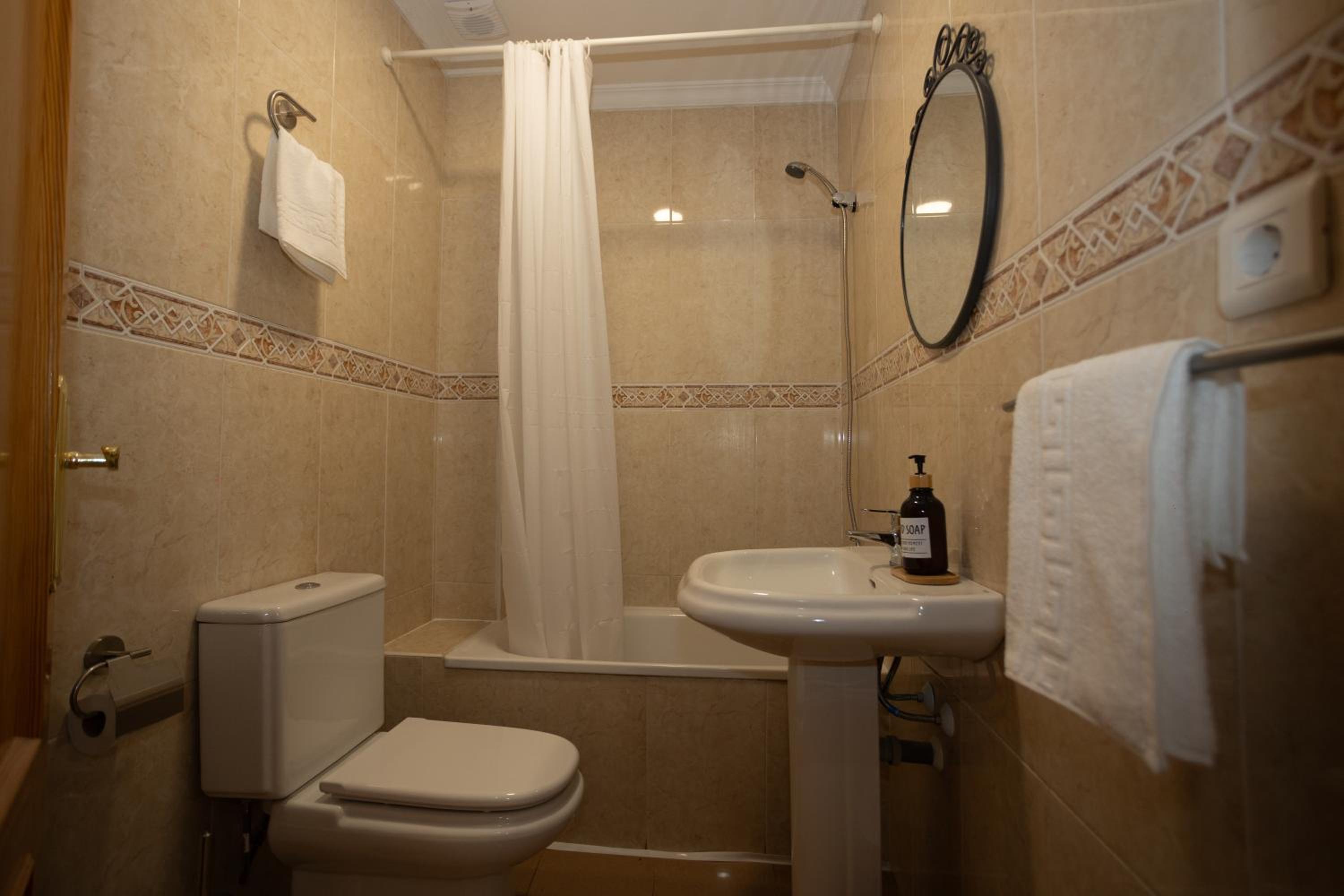 Naim Guest House Nerja