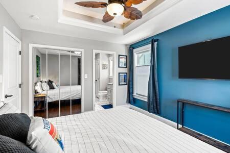 Family Home in Oakwood, 12 Mins to Campus, Patio, Washer Dryer, 2 Bathrooms, Utilities and Internet Included, Great for Students or Families, Charming Oakw view 3