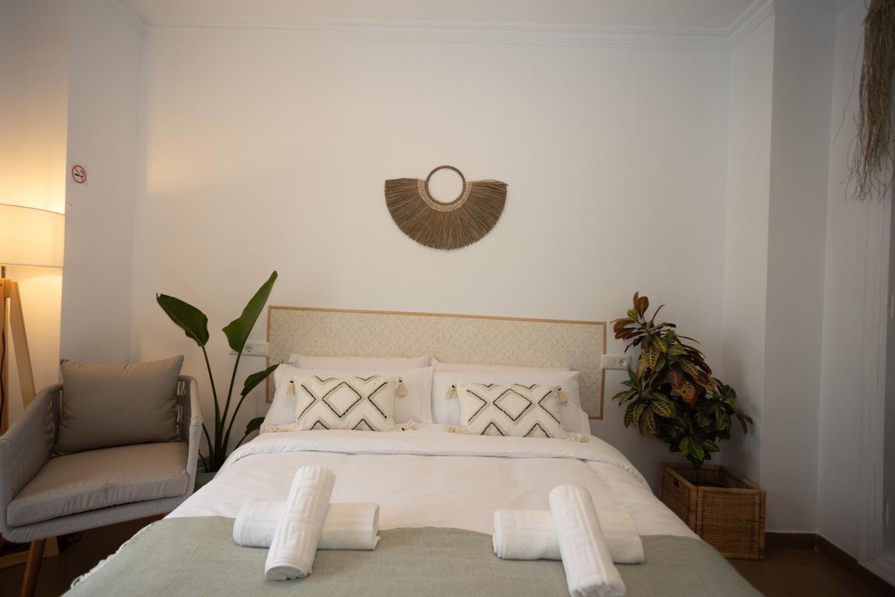 Naim Guest House Nerja