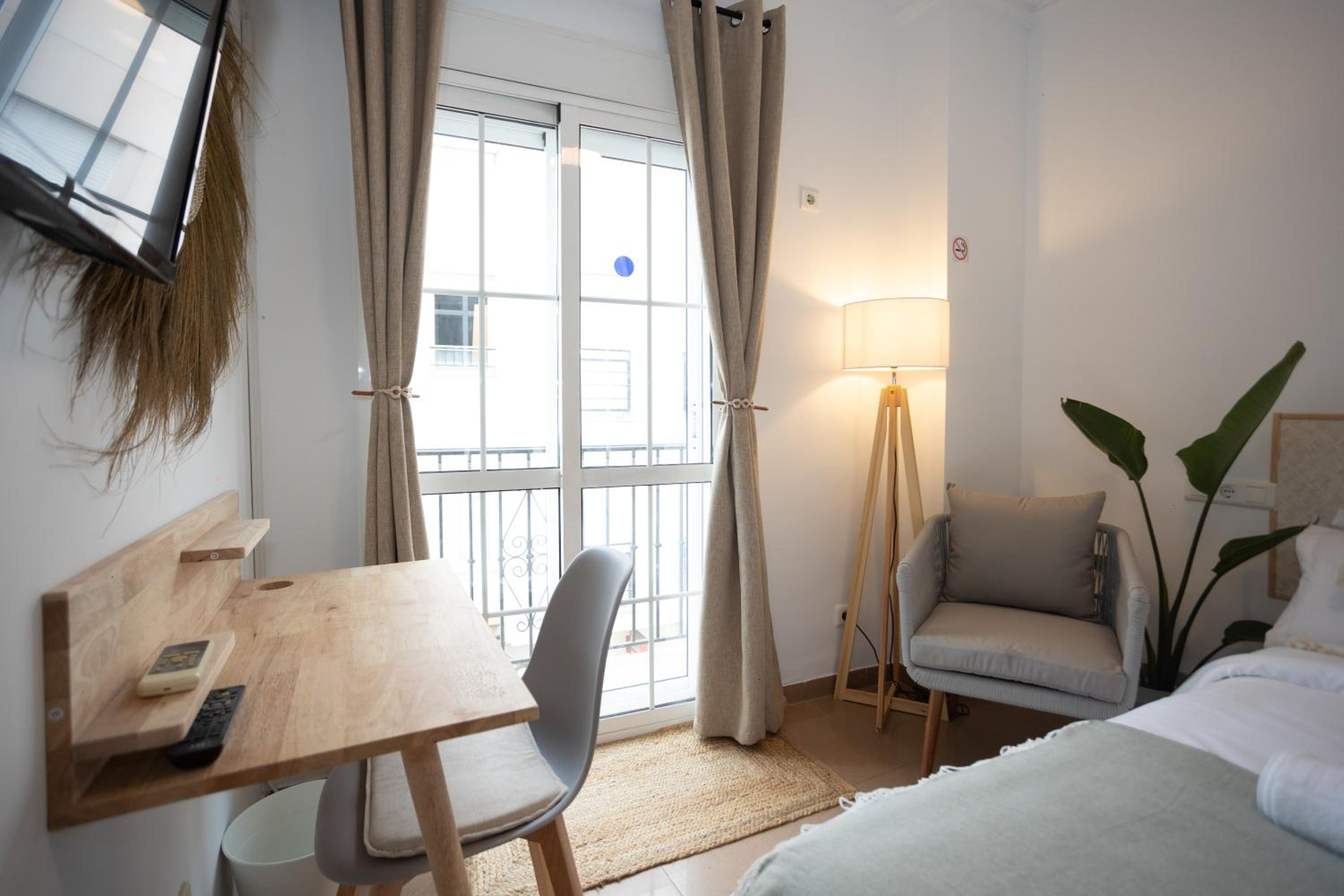 Naim Guest House Nerja