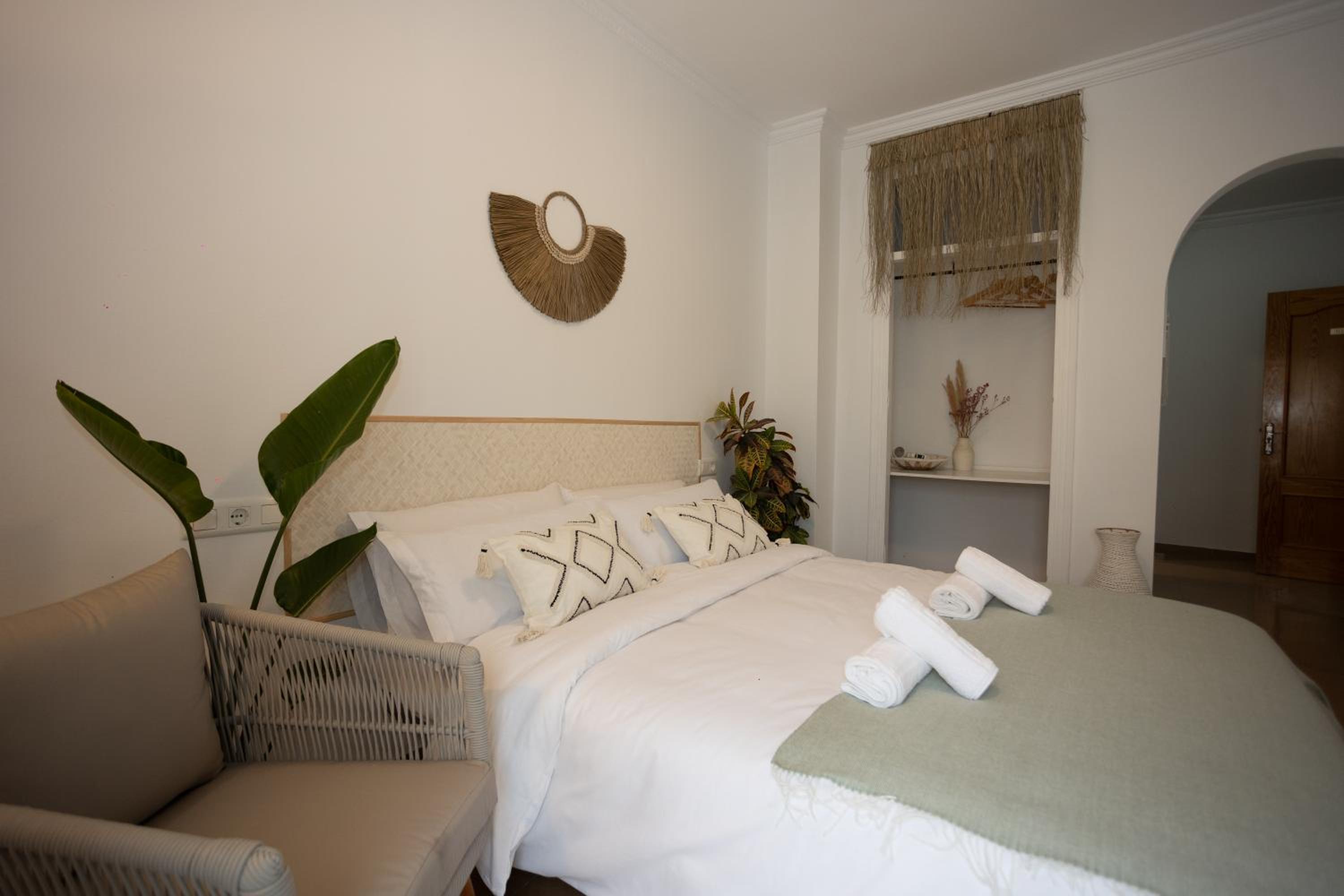 Naim Guest House Nerja