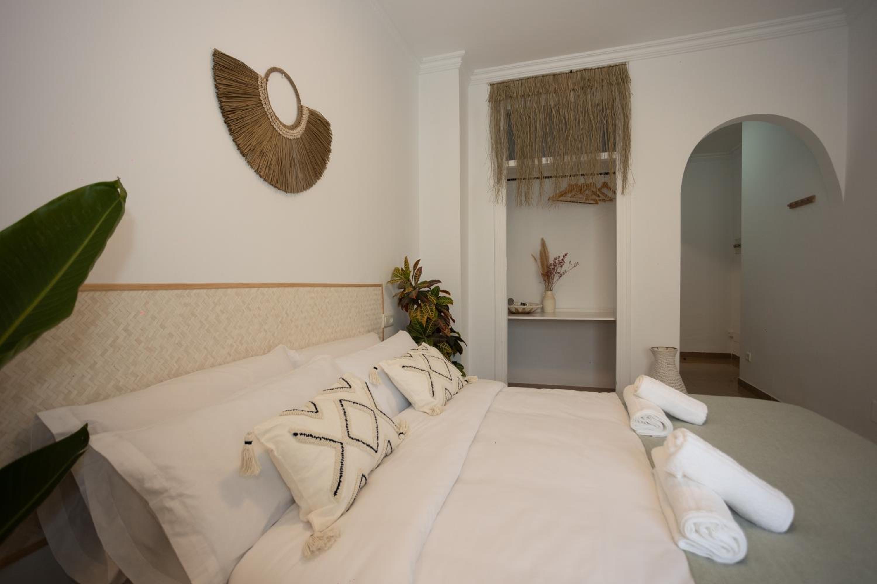 Naim Guest House Nerja