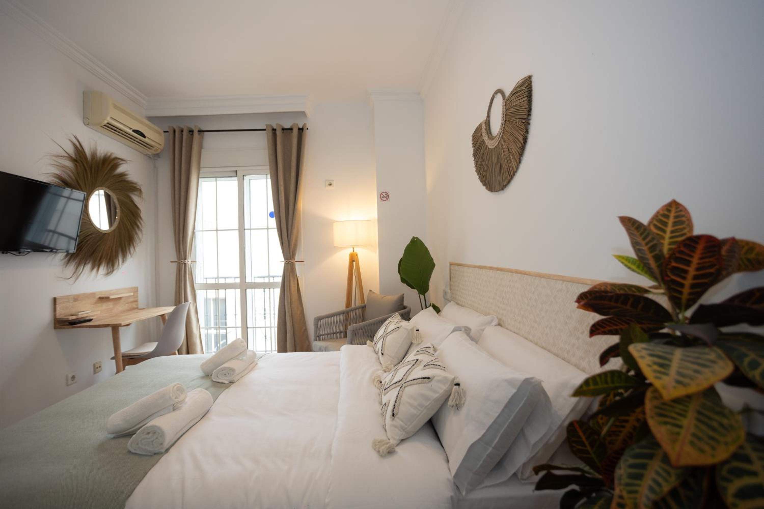 Naim Guest House Nerja