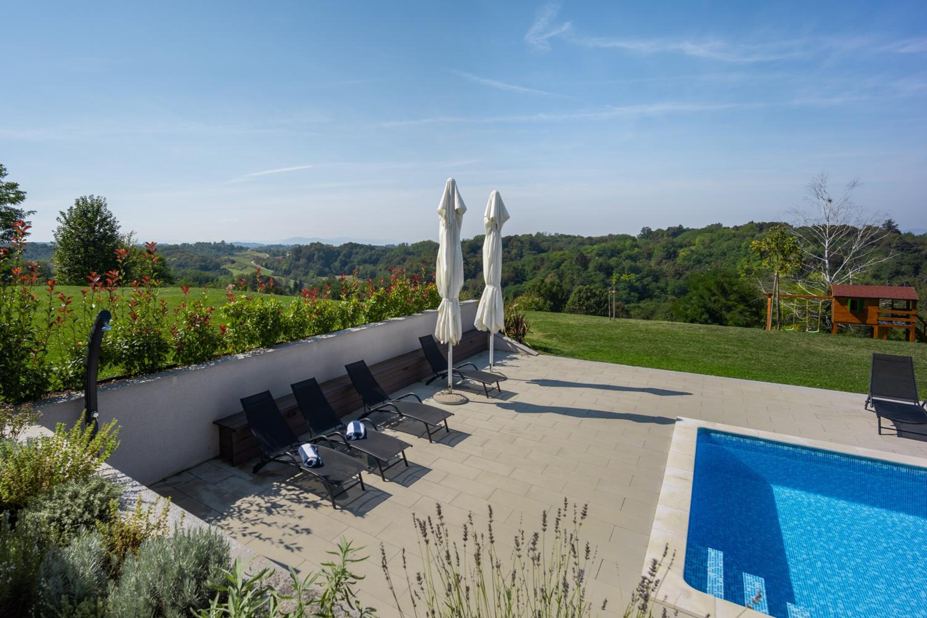 Casa Cielo, new modern villa with outdoor pool view 4