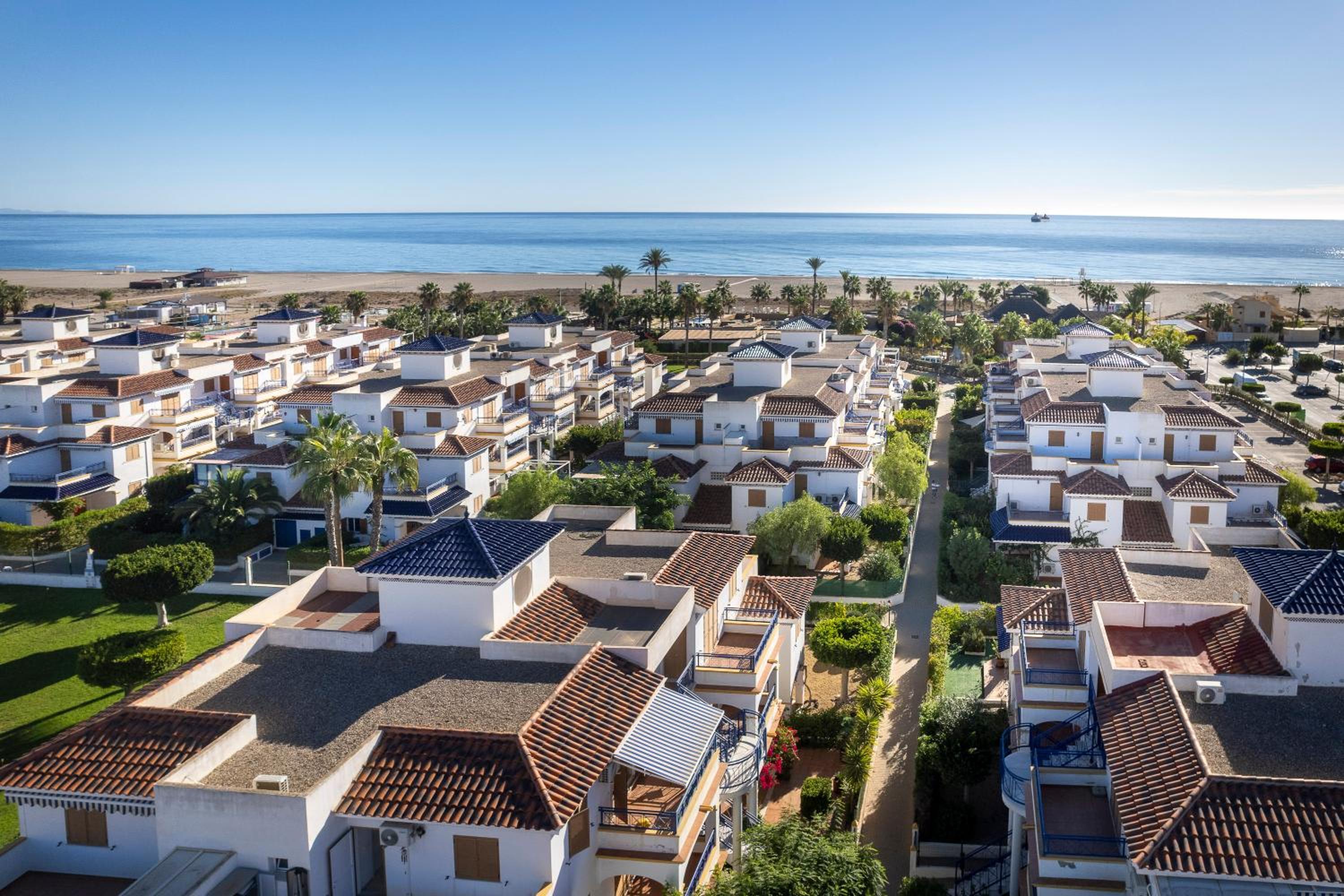 Bajo con porche en primera línea En Vera, Almeria view 4