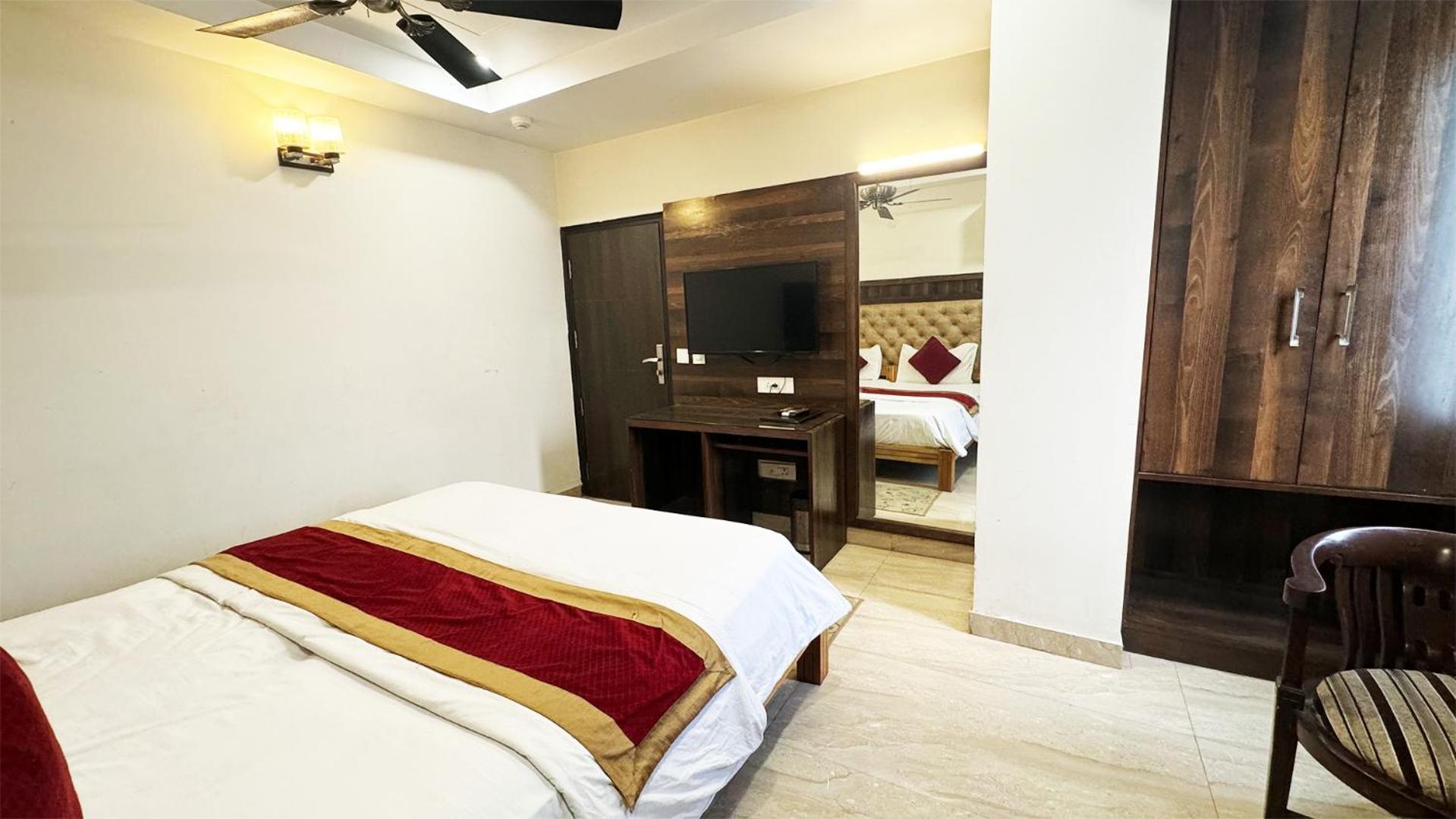 Staybook Hotel Atlanta New Delhi Train Station view 2