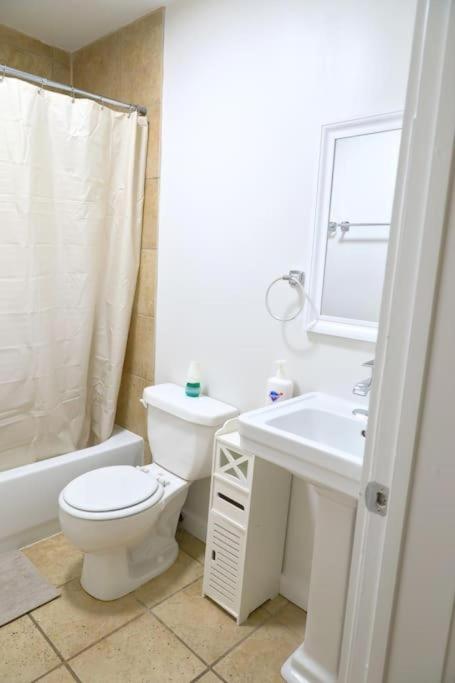 Cozy condo minutes from downtown ATL view 3