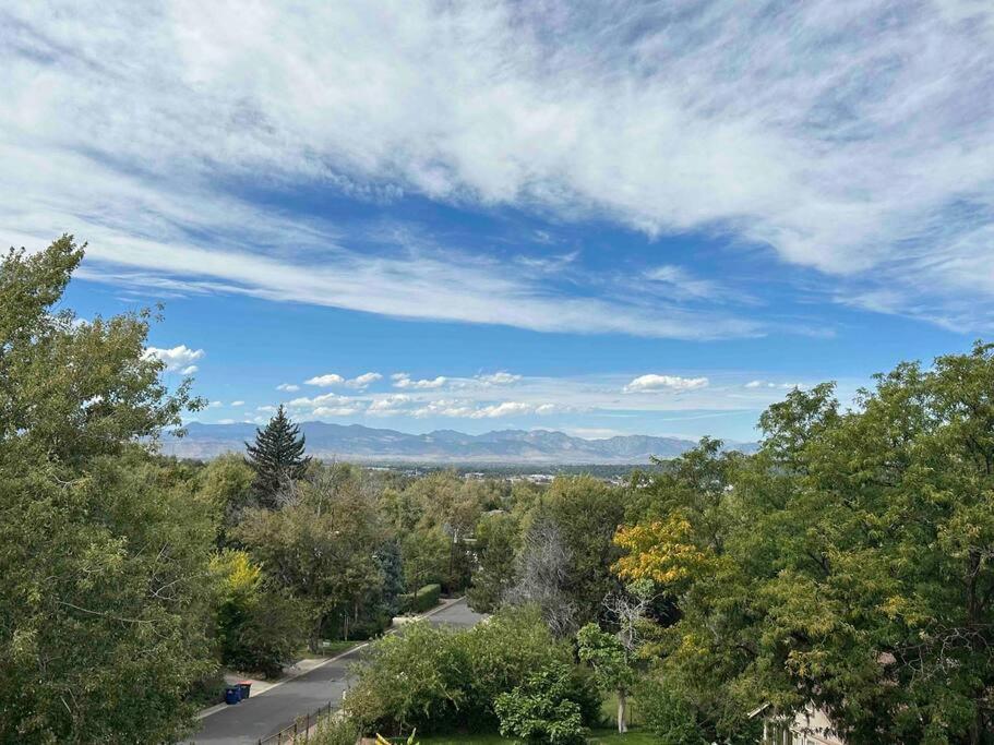Spacious TH w/ Firepit, Mountain Views & Garage view 4