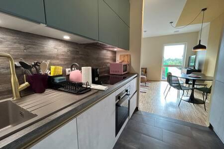 All in Studio with Private Parking City Lux view 3