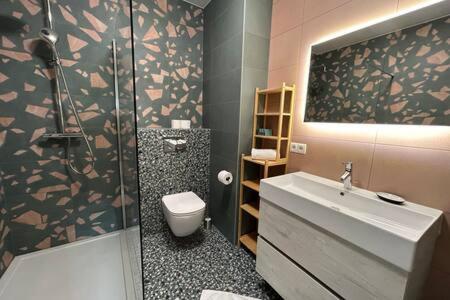 All in Studio with Private Parking City Lux view 4