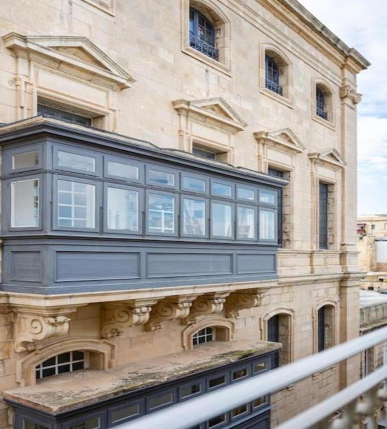 Sea View Luxury Apartment Brand New in Valletta view 4