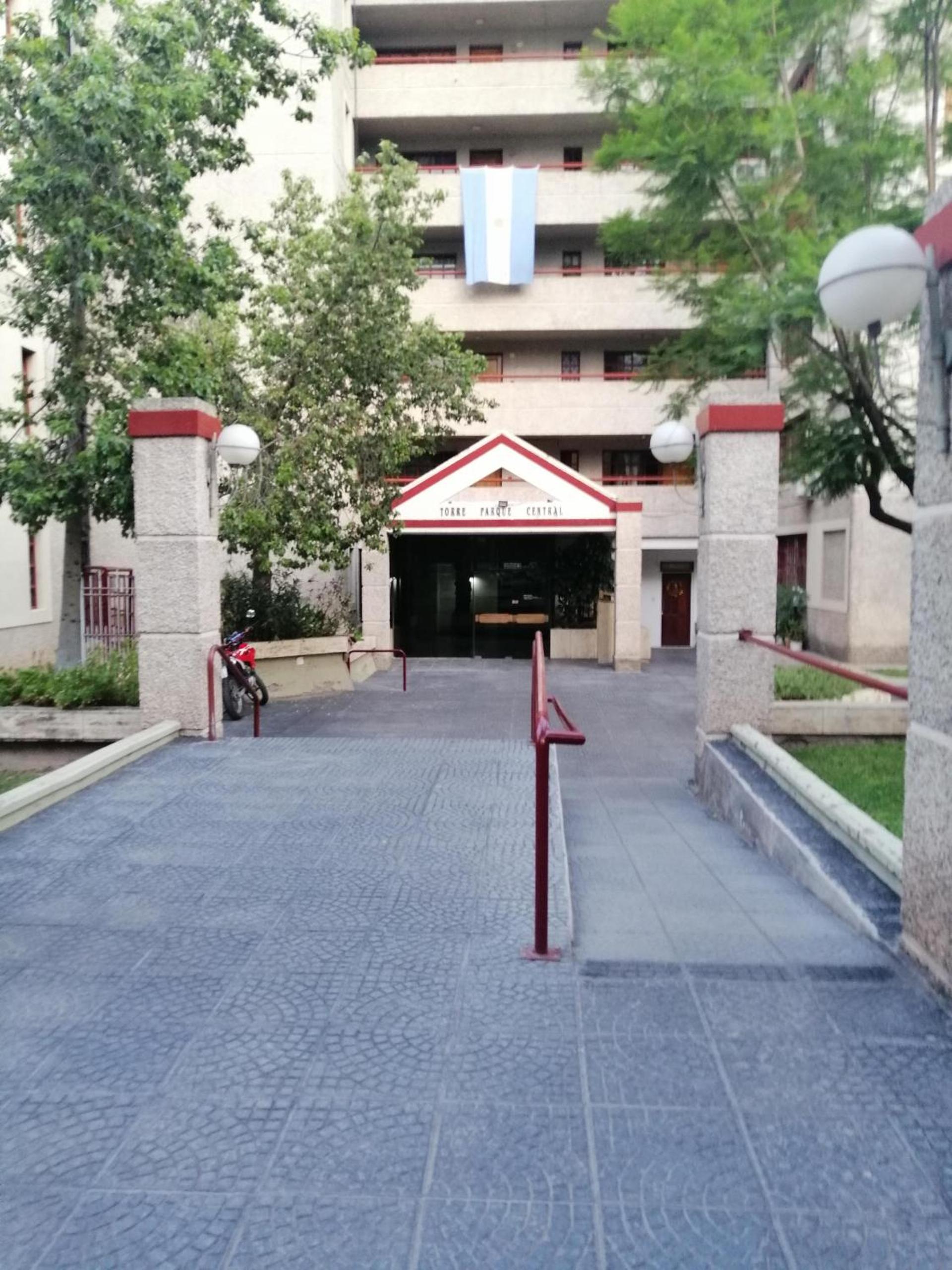 T Parque Central
