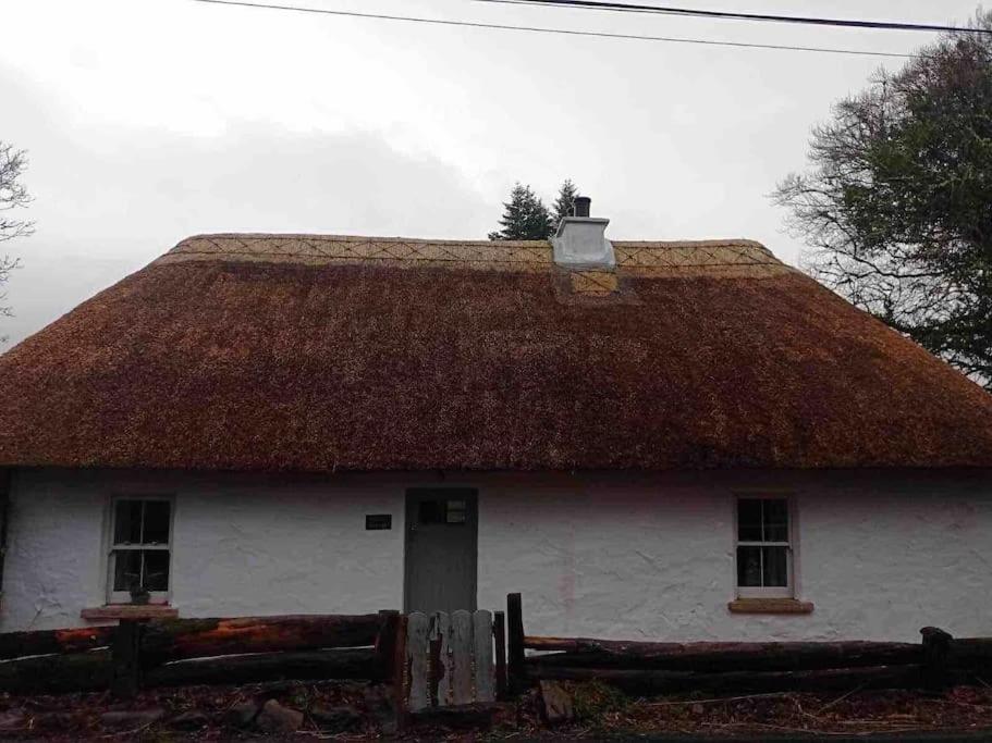 Hotel Traditional Irish Thatched Cottage - Image 1
