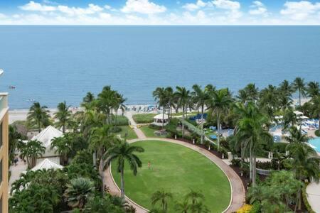 The Palms, Ocean View Studio Located at Ritz Carlton - Key Biscayne