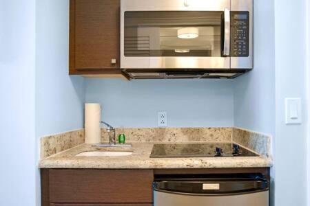 The Palms, Ocean View Studio Located at Ritz Carlton - Key Biscayne