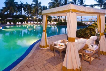 The Palms, Ocean View Studio Located at Ritz Carlton - Key Biscayne