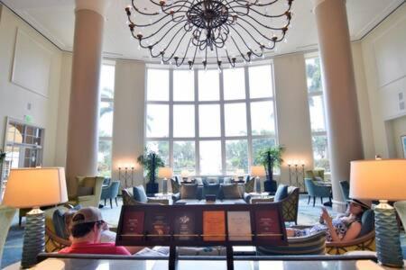 The Palms, Ocean View Studio Located at Ritz Carlton - Key Biscayne