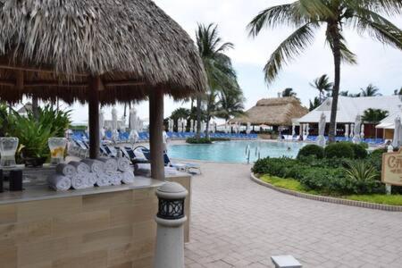 The Palms, Ocean View Studio Located at Ritz Carlton - Key Biscayne