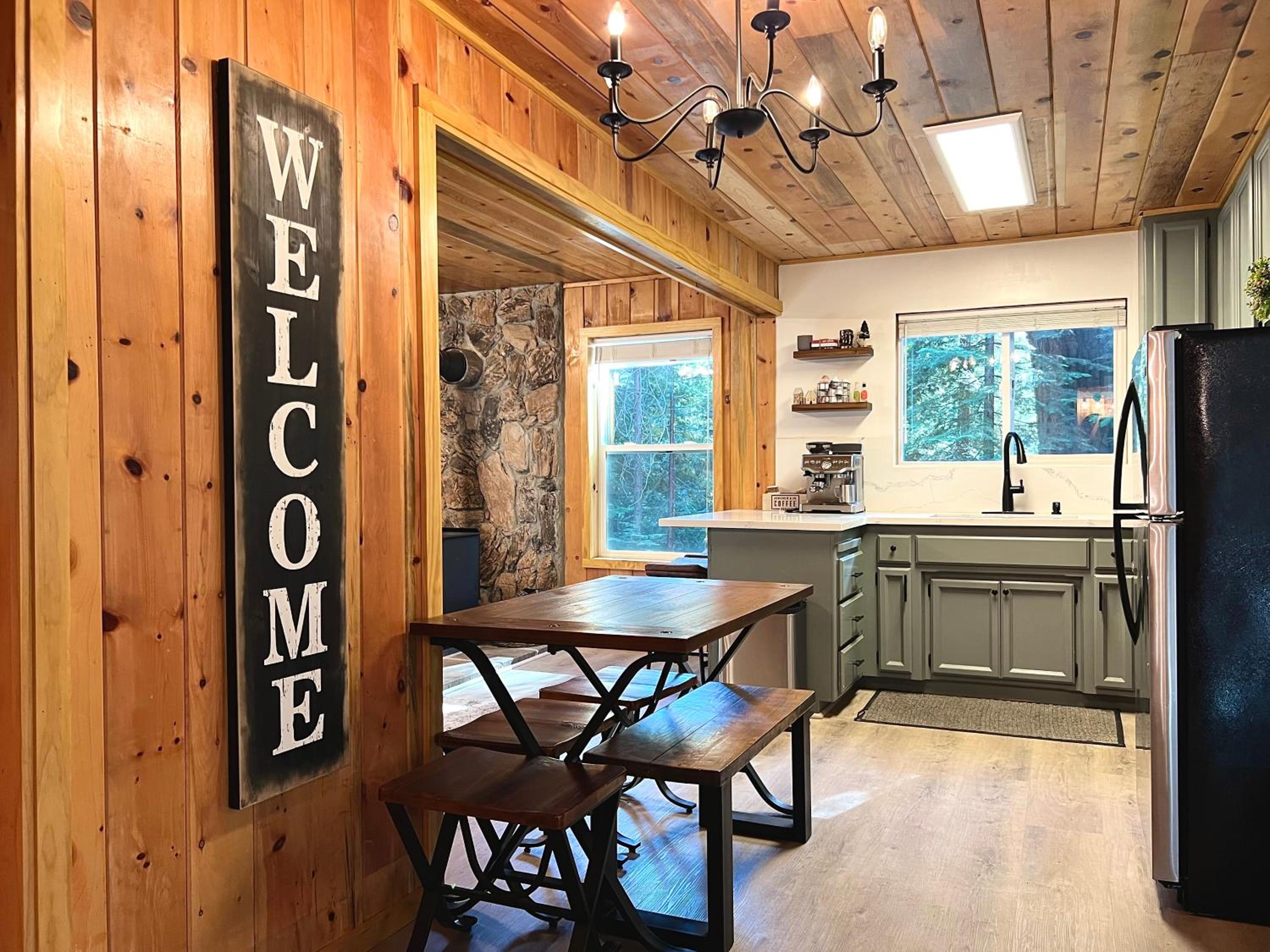 Cozy Cabin w/ Hot tub - Property Image 1