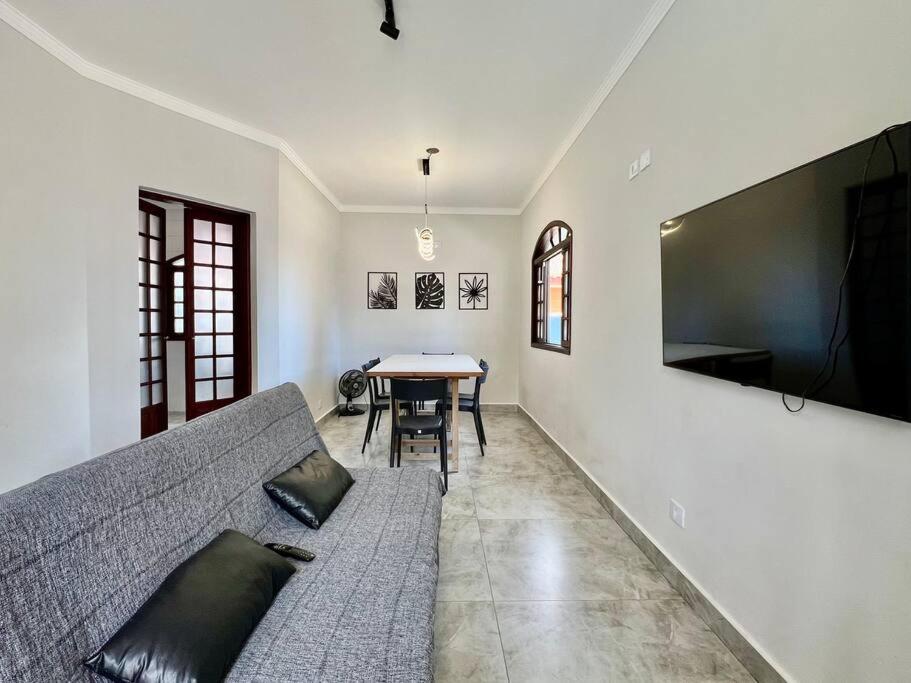 Beach House Pool in Bertioga – Just 90m from Beach