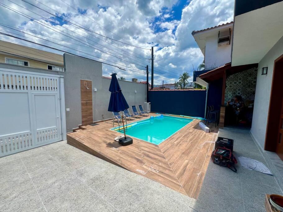 Beach House Pool in Bertioga – Just 90m from Beach