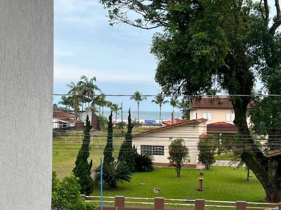 Beach House Pool in Bertioga – Just 90m from Beach