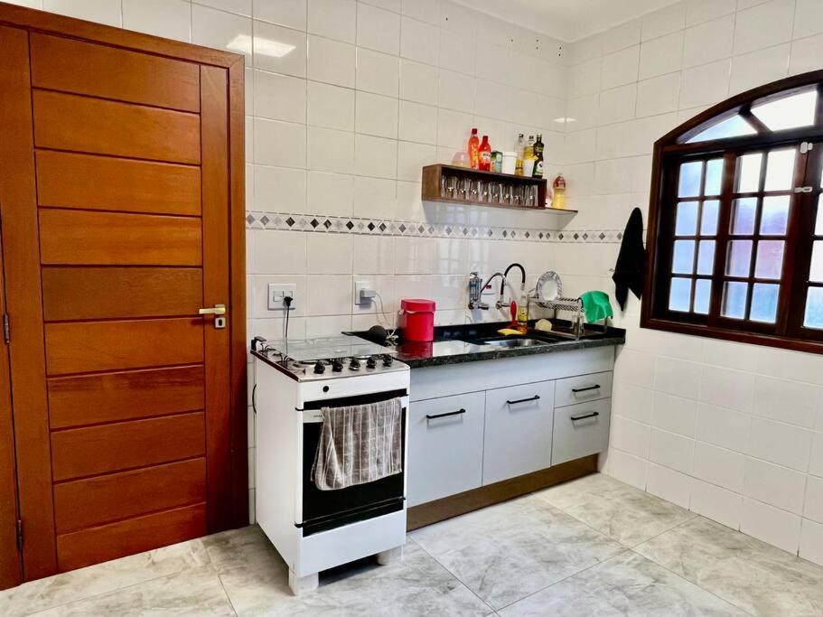 Beach House Pool in Bertioga – Just 90m from Beach