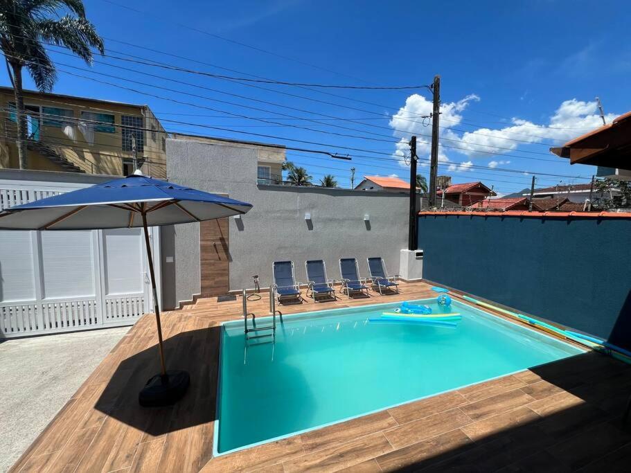 Beach House Pool in Bertioga – Just 90m from Beach