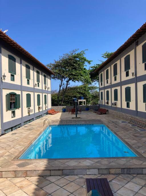 Flat frente mar no pero piscina halekai