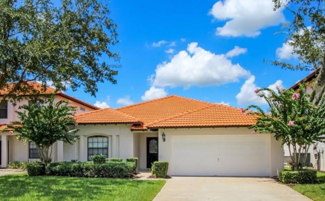 Serene 4-Bedroom Lakeview Retreat with South-Facing Pool & Sun-Drenched Outdoor Living