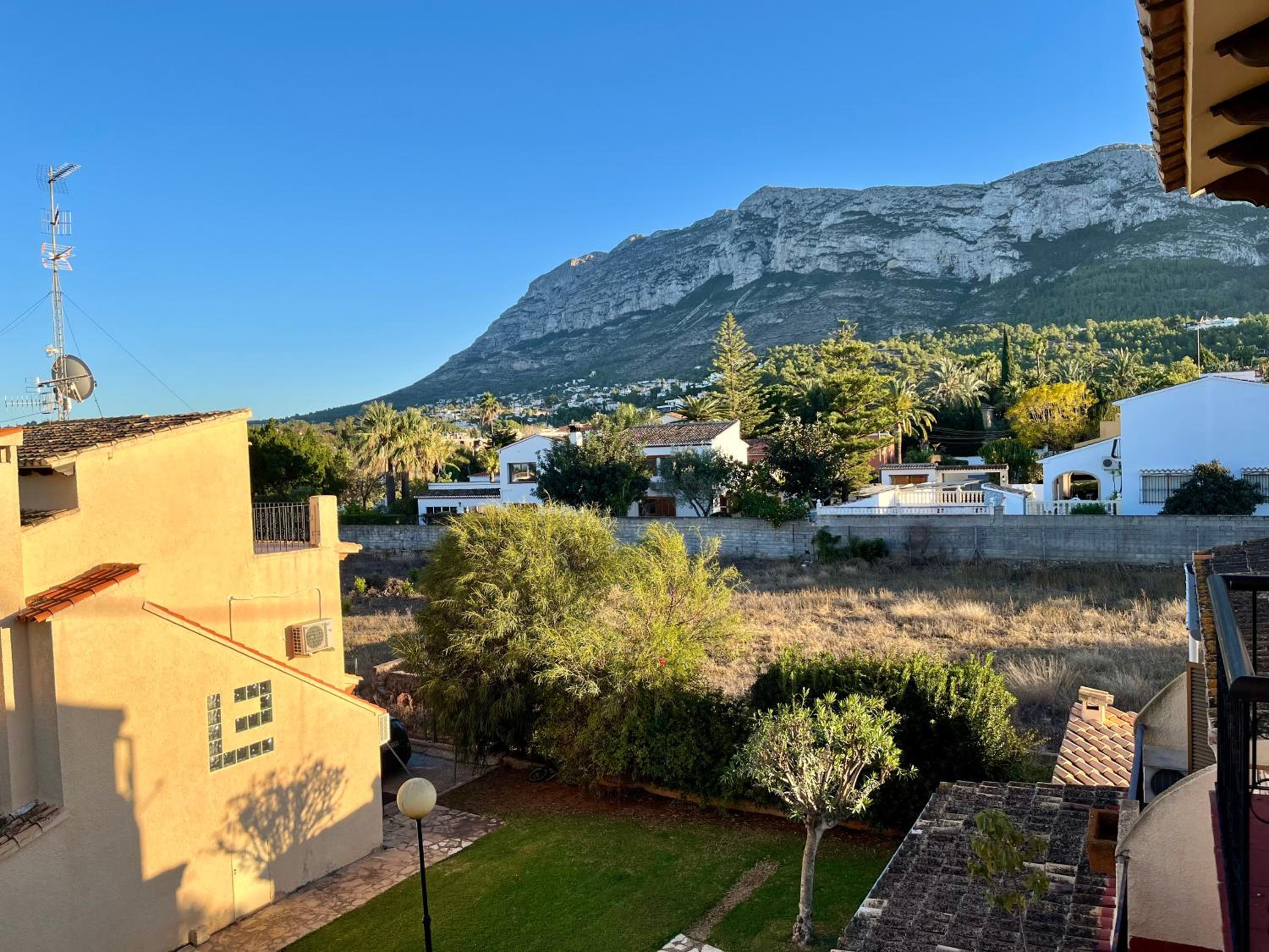 Adosado en Dénia con gran jardín