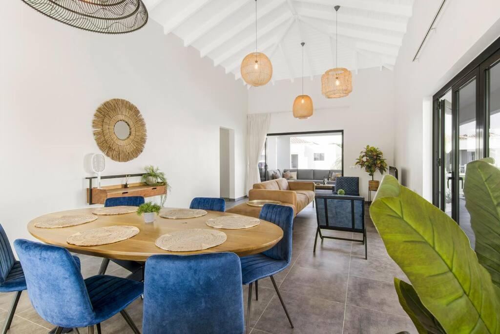 Villa Mambo Royale