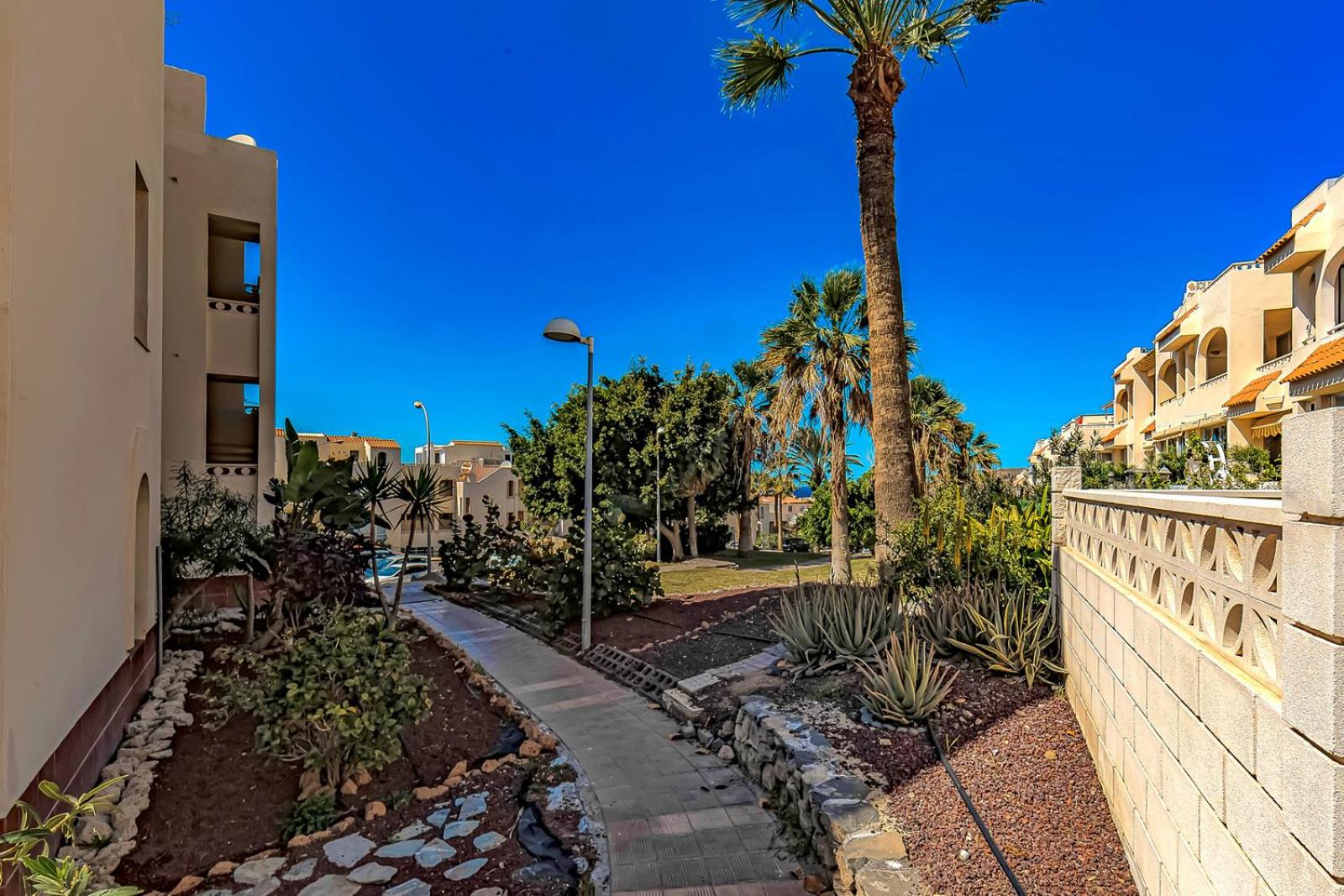 Elegante apartamento con vista directa al mar